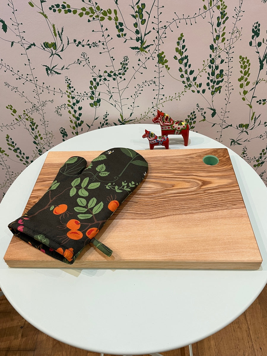 Cornish Oiled Ash Chopping Board Large Green Detail - Cloudberry Living