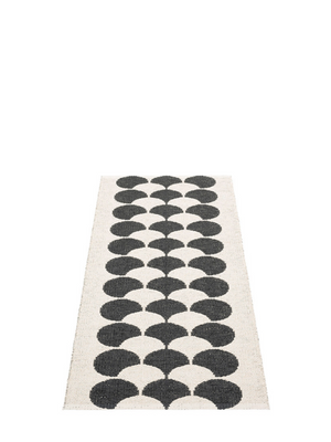 Pappelina BIO EDITION Poppy Black/Vanilla Rug - Cloudberry Living