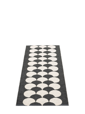 Pappelina BIO EDITION Poppy Black/Vanilla Rug - Cloudberry Living