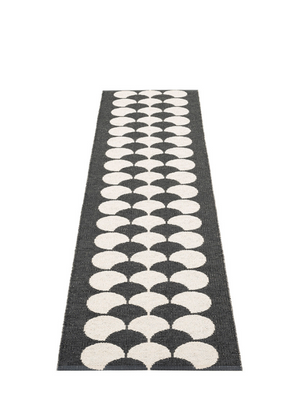 Pappelina BIO EDITION Poppy Black/Vanilla Rug - Cloudberry Living