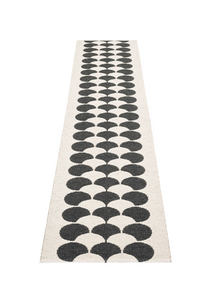 Pappelina BIO EDITION Poppy Black/Vanilla Rug - Cloudberry Living