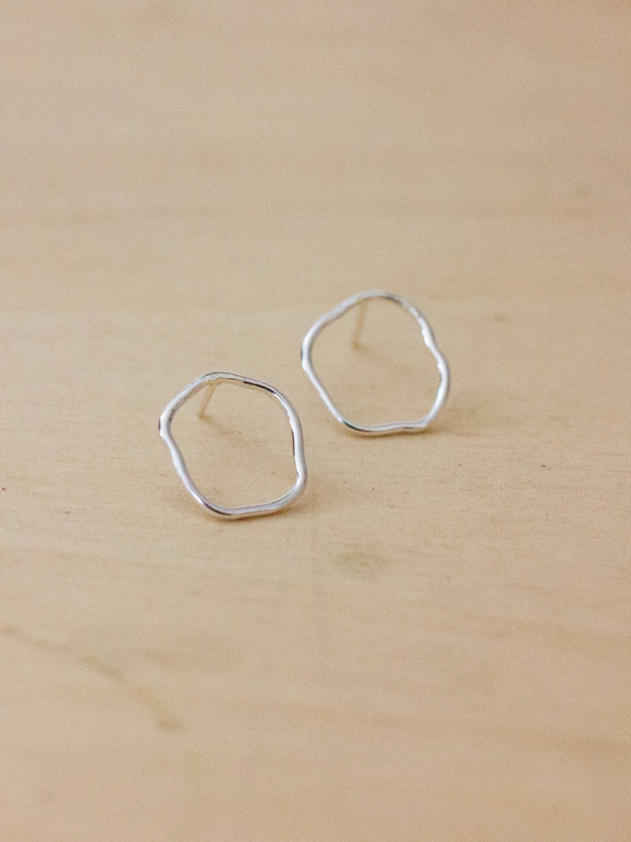 Fawn & Rose Silver Wavy Open Circle Stud Earrings